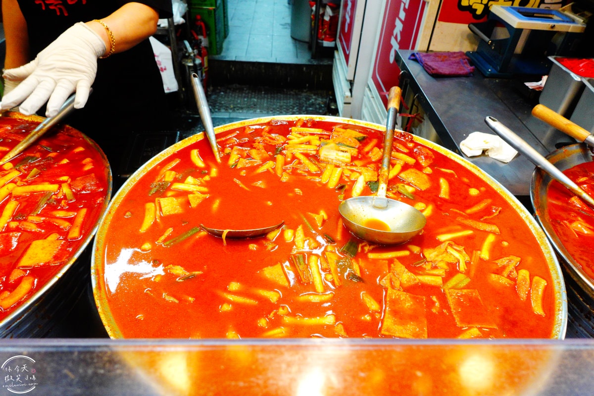 大邱金敏京性感的辣炒年糕(김민경의 섹시한떡볶이&꼬마김밥)︱西門市場(서문시장)韓國小吃︱一次品嘗兩種辣炒年糕、炸物,韓國市場小吃鯉魚餅 - 第25張圖