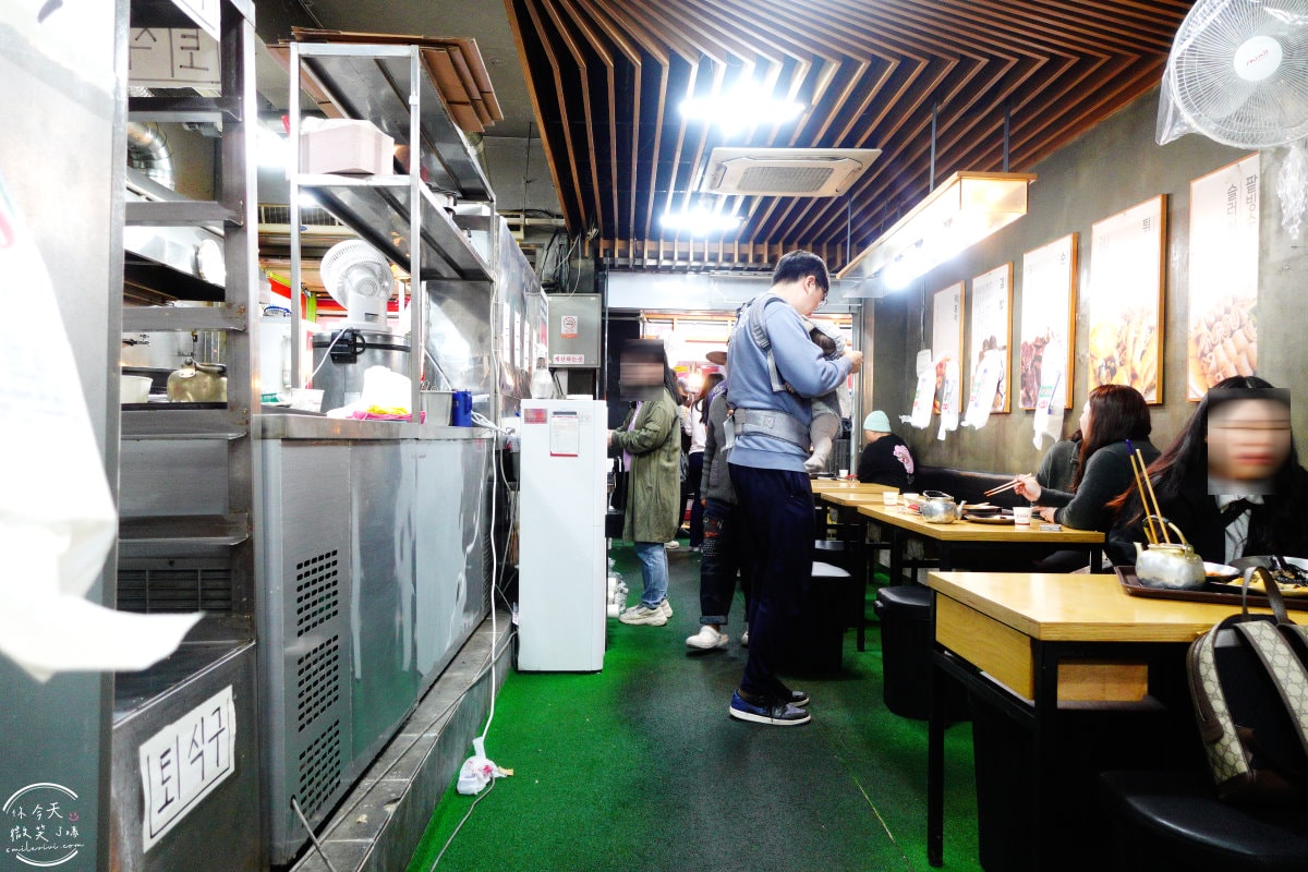 大邱金敏京性感的辣炒年糕(김민경의 섹시한떡볶이&꼬마김밥)︱西門市場(서문시장)韓國小吃︱一次品嘗兩種辣炒年糕、炸物,韓國市場小吃鯉魚餅 - 第28張圖
