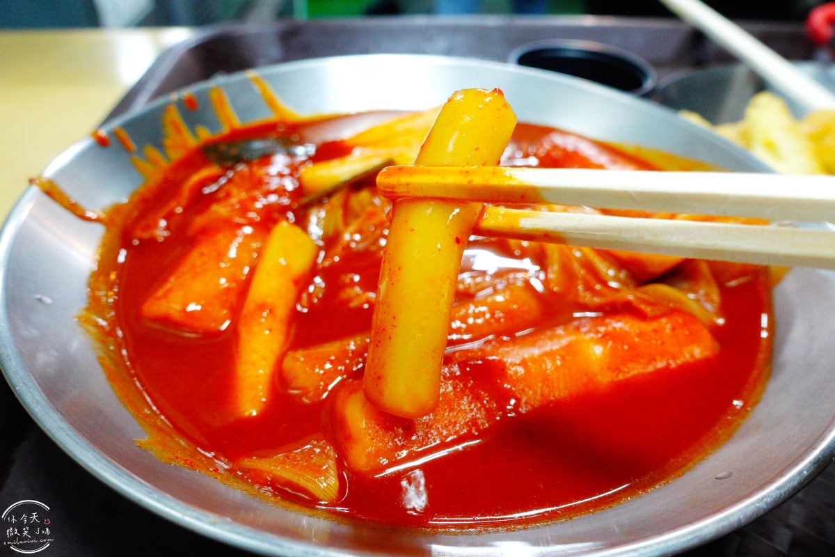 大邱金敏京性感的辣炒年糕(김민경의 섹시한떡볶이&꼬마김밥)︱西門市場(서문시장)韓國小吃︱一次品嘗兩種辣炒年糕、炸物,韓國市場小吃鯉魚餅 - 第32張圖