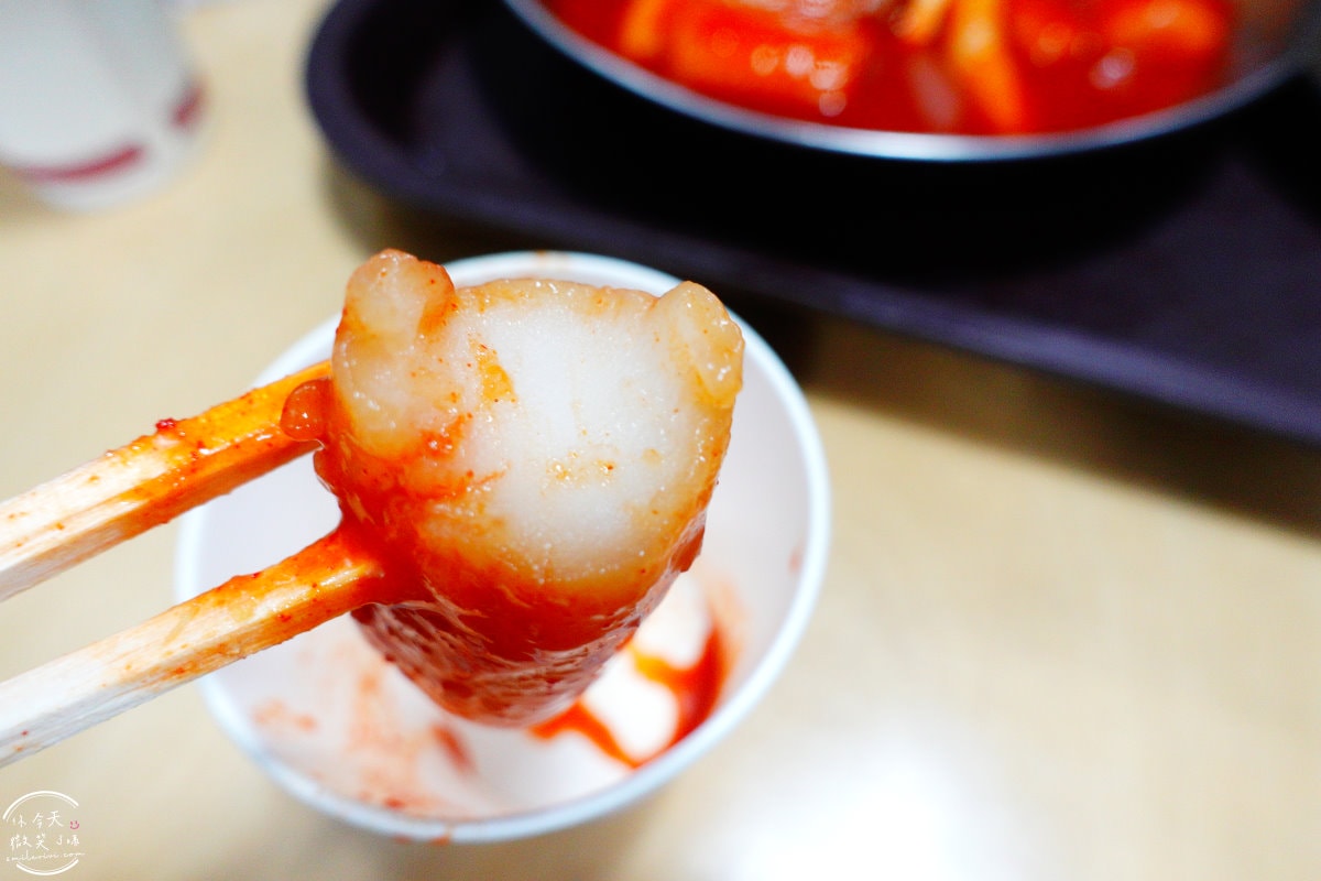 大邱金敏京性感的辣炒年糕(김민경의 섹시한떡볶이&꼬마김밥)︱西門市場(서문시장)韓國小吃︱一次品嘗兩種辣炒年糕、炸物,韓國市場小吃鯉魚餅 - 第34張圖