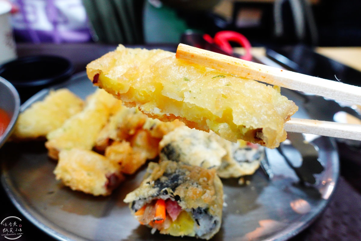 大邱金敏京性感的辣炒年糕(김민경의 섹시한떡볶이&꼬마김밥)︱西門市場(서문시장)韓國小吃︱一次品嘗兩種辣炒年糕、炸物,韓國市場小吃鯉魚餅 - 第37張圖