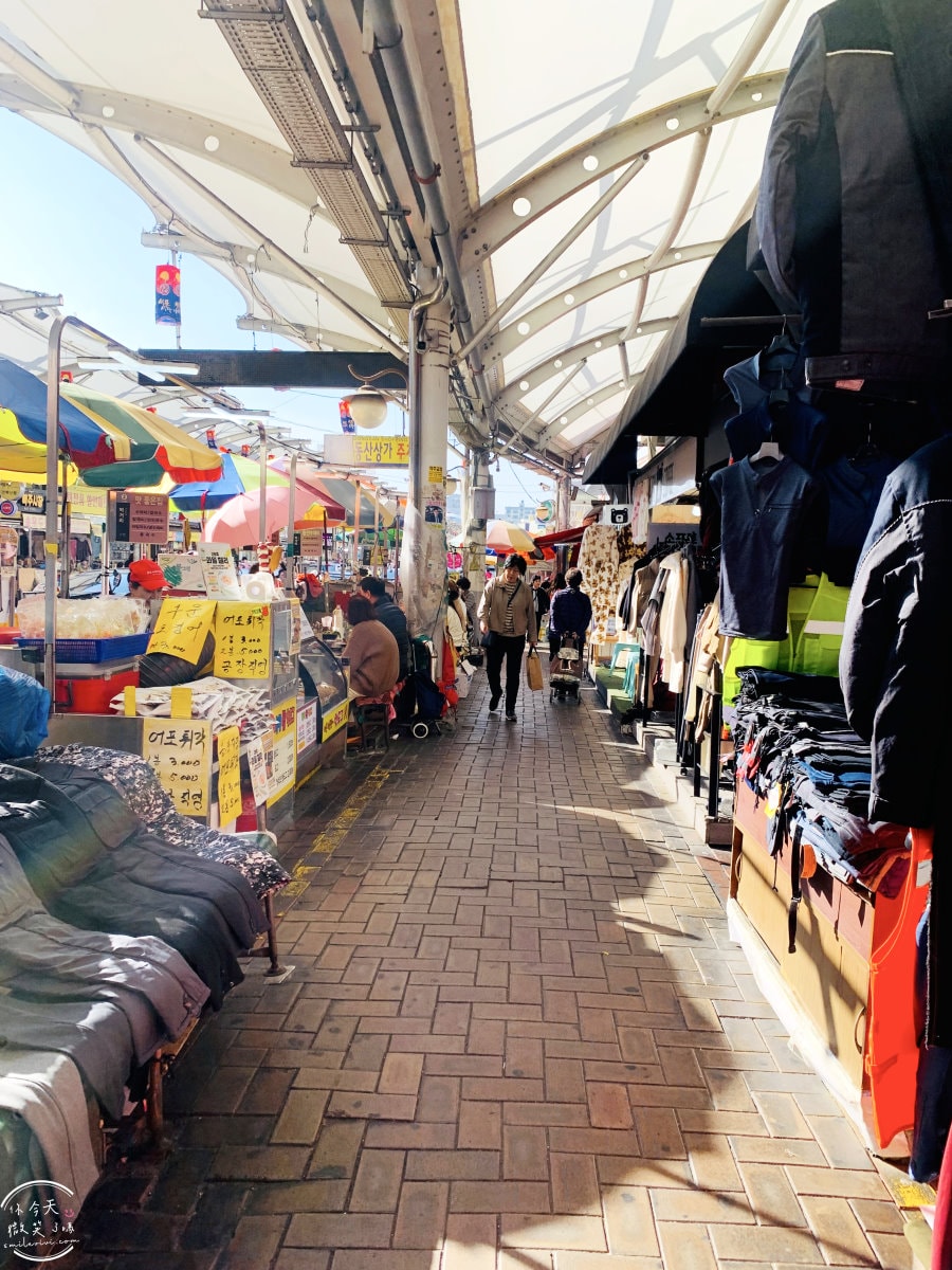 大邱金敏京性感的辣炒年糕(김민경의 섹시한떡볶이&꼬마김밥)︱西門市場(서문시장)韓國小吃︱一次品嘗兩種辣炒年糕、炸物,韓國市場小吃鯉魚餅 - 第9張圖