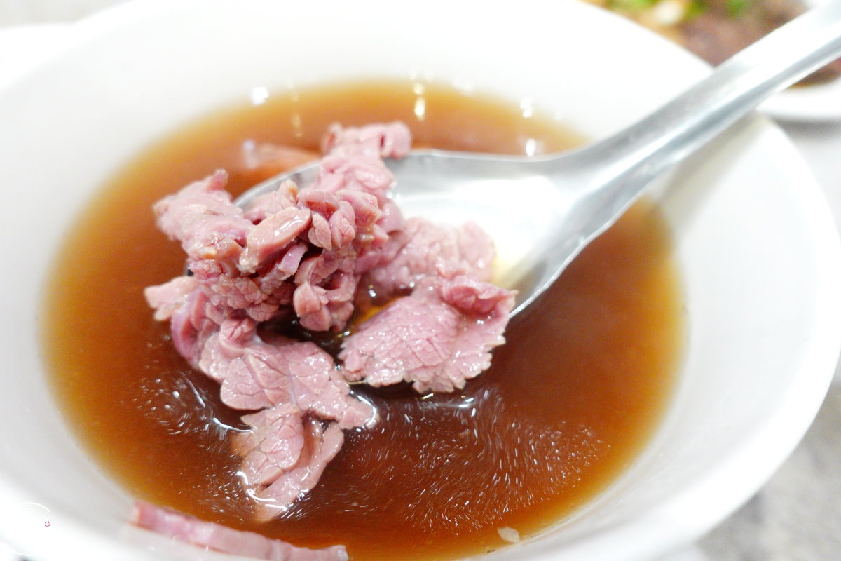 台南文章牛肉湯∥台南必吃!溫體牛肉湯專賣,品嚐最地道的在地美食︱孜然牛肉、招牌牛肉湯、牛肉捲餅、牛肉燥飯,飄香數十年的經典味道 - 第13張圖