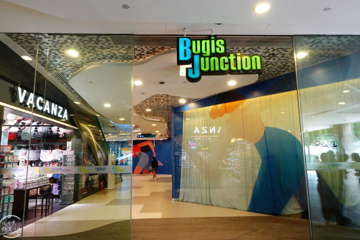 武吉士白沙浮廣場BUGIS Junction∥BUGIS+ 室內購物中心︱斑蘭蛋糕、老曾記炸物必吃!Cold Storage超市︱新加坡零食、泡麵、伴手禮採滿 - 第18張圖 BUGIS Junction