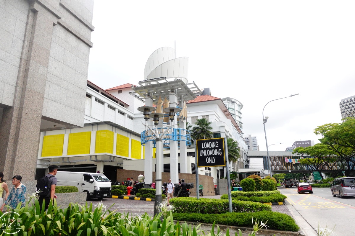 武吉士白沙浮廣場BUGIS Junction∥BUGIS+ 室內購物中心︱斑蘭蛋糕、老曾記炸物必吃!Cold Storage超市︱新加坡零食、泡麵、伴手禮採滿 - 第4張圖 BUGIS Junction