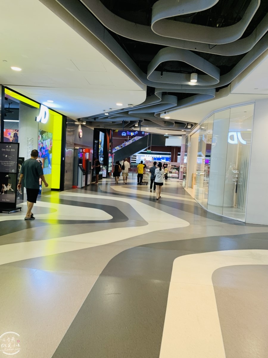 武吉士白沙浮廣場BUGIS Junction∥BUGIS+ 室內購物中心︱斑蘭蛋糕、老曾記炸物必吃!Cold Storage超市︱新加坡零食、泡麵、伴手禮採滿 - 第33張圖 BUGIS Junction