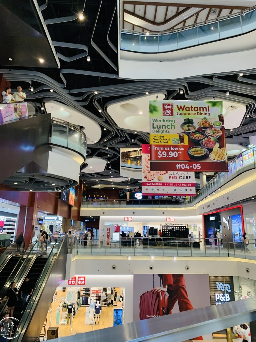 武吉士白沙浮廣場BUGIS Junction∥BUGIS+ 室內購物中心︱斑蘭蛋糕、老曾記炸物必吃!Cold Storage超市︱新加坡零食、泡麵、伴手禮採滿 - 第34張圖 BUGIS Junction