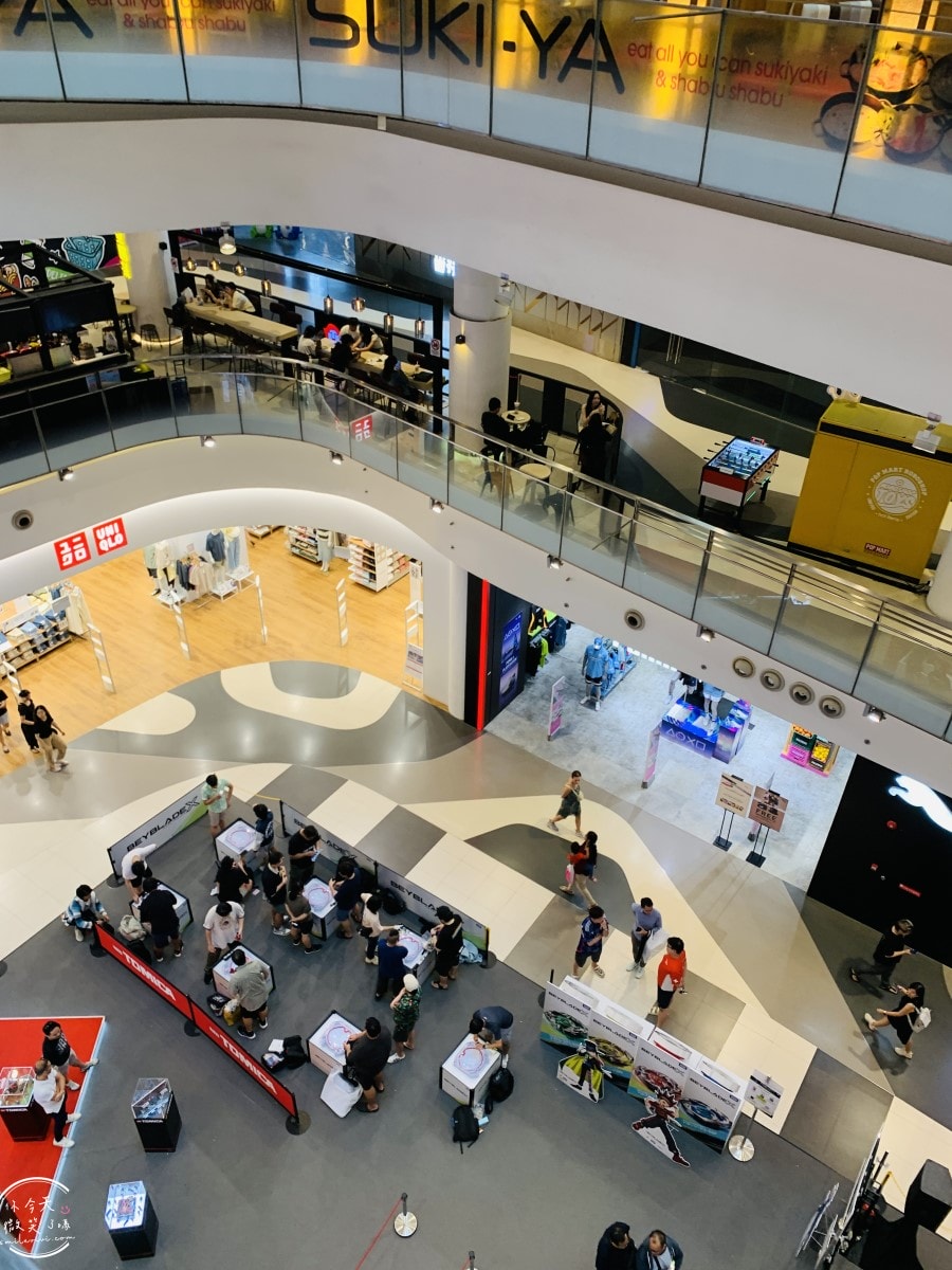 武吉士白沙浮廣場BUGIS Junction∥BUGIS+ 室內購物中心︱斑蘭蛋糕、老曾記炸物必吃!Cold Storage超市︱新加坡零食、泡麵、伴手禮採滿 - 第35張圖 BUGIS Junction
