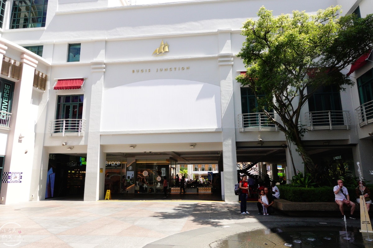 武吉士白沙浮廣場BUGIS Junction∥BUGIS+ 室內購物中心︱斑蘭蛋糕、老曾記炸物必吃!Cold Storage超市︱新加坡零食、泡麵、伴手禮採滿 - 第5張圖 BUGIS Junction