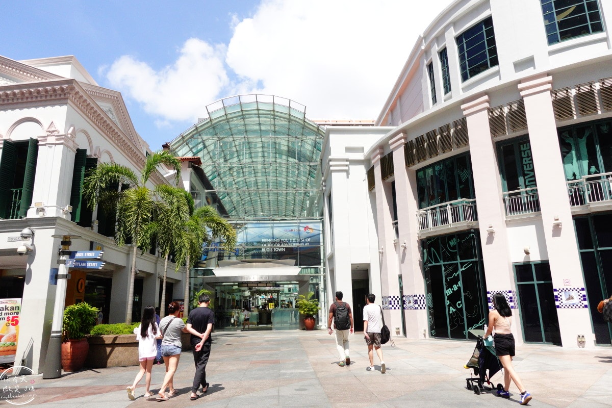 武吉士白沙浮廣場BUGIS Junction∥BUGIS+ 室內購物中心︱斑蘭蛋糕、老曾記炸物必吃!Cold Storage超市︱新加坡零食、泡麵、伴手禮採滿 - 第9張圖 BUGIS Junction