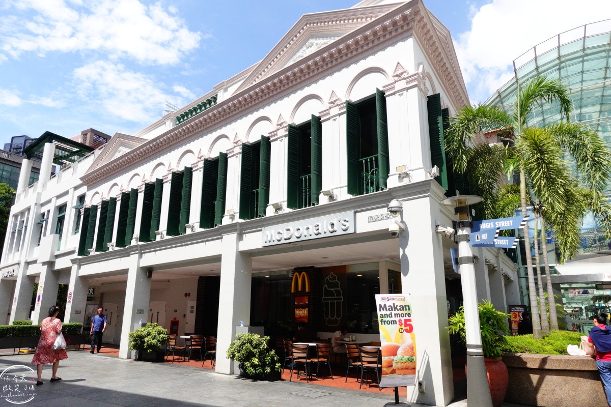 武吉士白沙浮廣場BUGIS Junction∥BUGIS+ 室內購物中心︱斑蘭蛋糕、老曾記炸物必吃!Cold Storage超市︱新加坡零食、泡麵、伴手禮採滿 - 第8張圖 BUGIS Junction