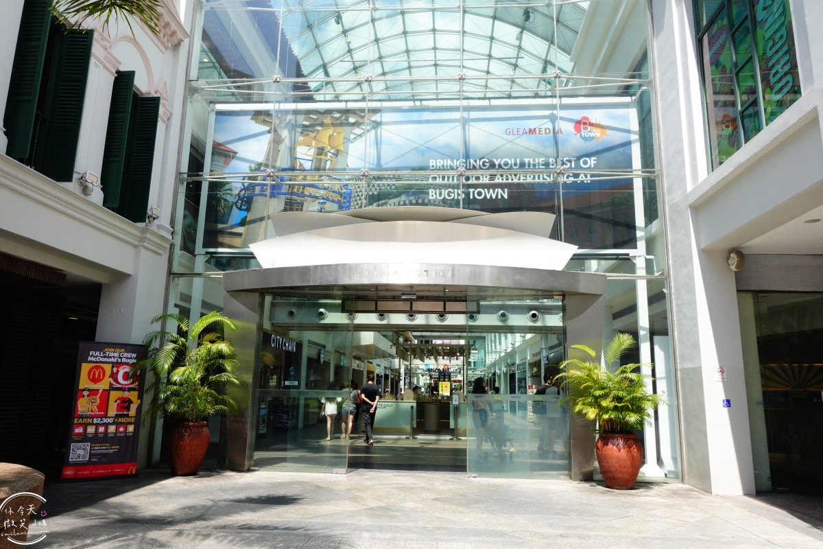 武吉士白沙浮廣場BUGIS Junction∥BUGIS+ 室內購物中心︱斑蘭蛋糕、老曾記炸物必吃!Cold Storage超市︱新加坡零食、泡麵、伴手禮採滿 - 第10張圖 BUGIS Junction