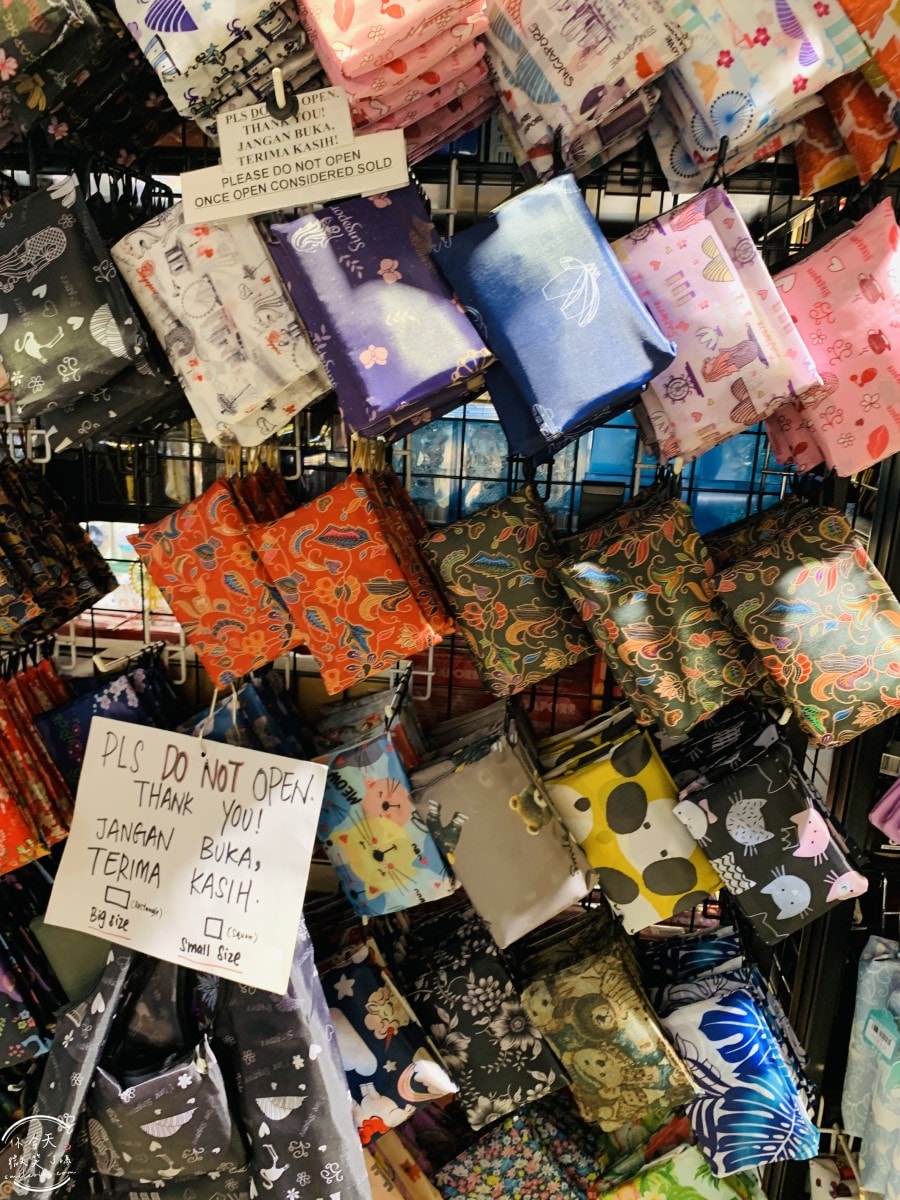 新加坡平價購物天堂∥武吉士街 Bugis Street 必買推薦︱新加坡紀念品這裡買,各種購物袋 新幣以內戰利品︱新加坡戰利品採買,便宜美甲店 - 第16張圖 Bugis Street