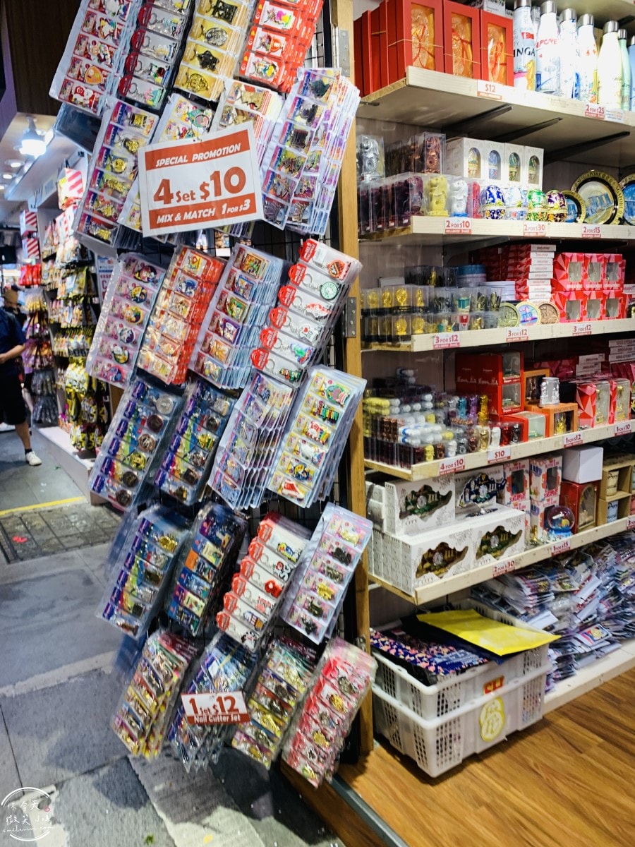 新加坡平價購物天堂∥武吉士街 Bugis Street 必買推薦︱新加坡紀念品這裡買,各種購物袋 新幣以內戰利品︱新加坡戰利品採買,便宜美甲店 - 第11張圖 Bugis Street