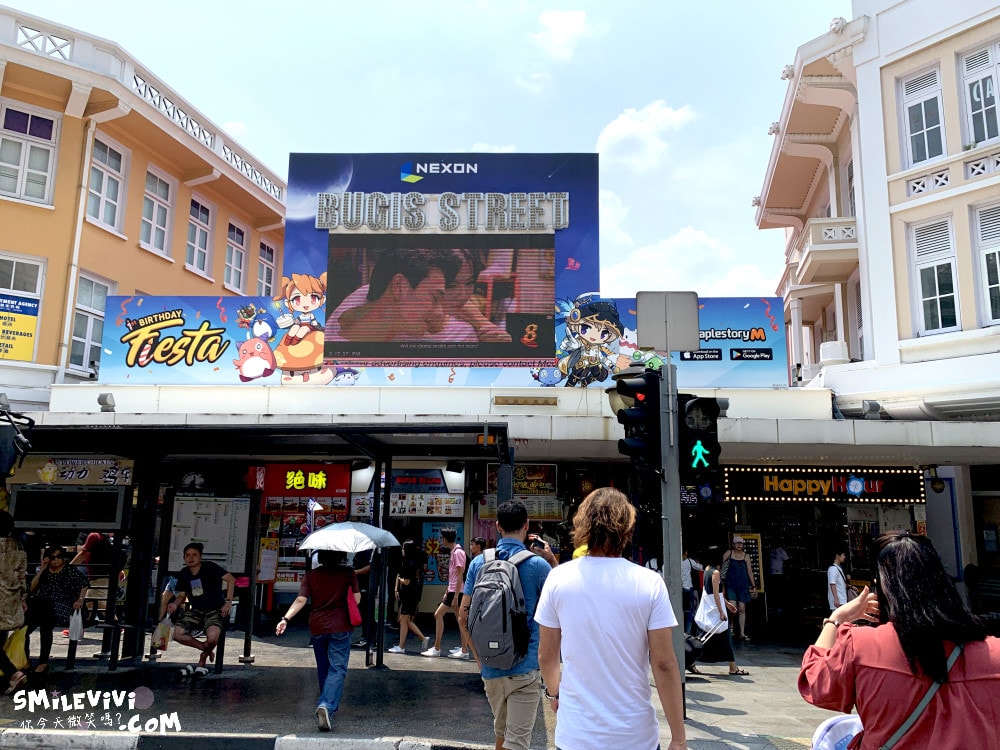 新加坡平價購物天堂∥武吉士街 Bugis Street 必買推薦︱新加坡紀念品這裡買,各種購物袋 新幣以內戰利品︱新加坡戰利品採買,便宜美甲店 - 第3張圖 Bugis Street