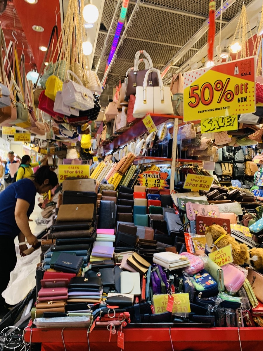 新加坡平價購物天堂∥武吉士街 Bugis Street 必買推薦︱新加坡紀念品這裡買,各種購物袋 新幣以內戰利品︱新加坡戰利品採買,便宜美甲店 - 第12張圖 Bugis Street