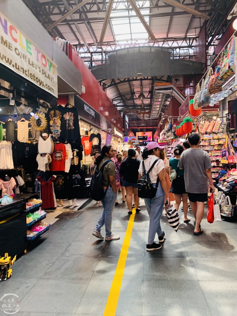 新加坡平價購物天堂∥武吉士街 Bugis Street 必買推薦︱新加坡紀念品這裡買,各種購物袋 新幣以內戰利品︱新加坡戰利品採買,便宜美甲店 - 第21張圖 Bugis Street
