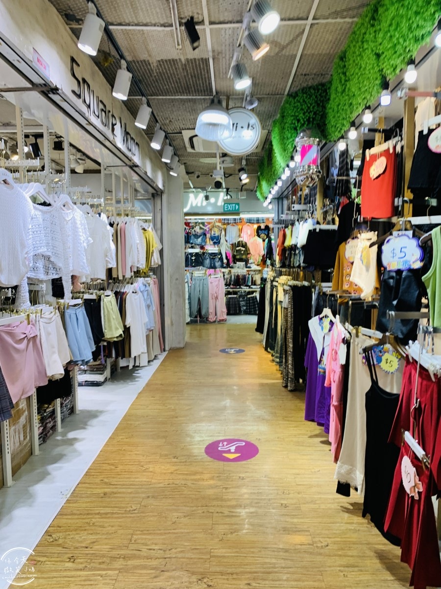 新加坡平價購物天堂∥武吉士街 Bugis Street 必買推薦︱新加坡紀念品這裡買,各種購物袋 新幣以內戰利品︱新加坡戰利品採買,便宜美甲店 - 第26張圖 Bugis Street
