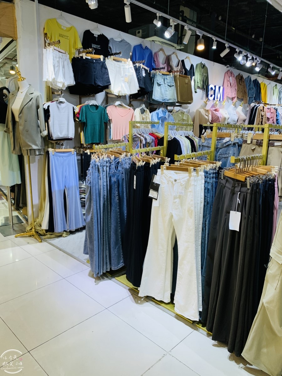 新加坡平價購物天堂∥武吉士街 Bugis Street 必買推薦︱新加坡紀念品這裡買,各種購物袋 新幣以內戰利品︱新加坡戰利品採買,便宜美甲店 - 第34張圖 Bugis Street