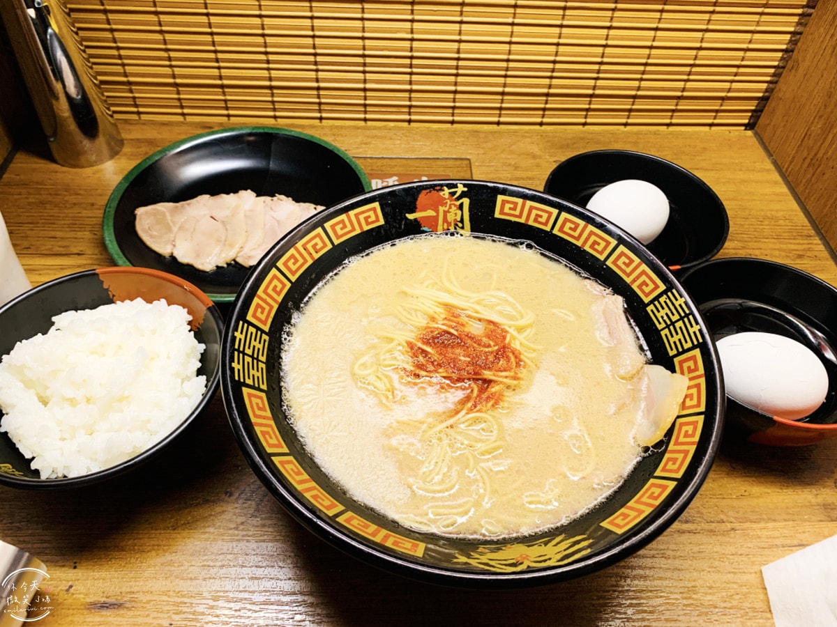 一蘭拉麵札幌薄野店∥一蘭拉麵點餐小插曲,附加雙蛋與滿滿蔥!組合獨特吃法,札幌美食推薦︱濃郁豚骨湯頭拉麵,開到凌晨4點,深夜食堂首選! - 第25張圖 一蘭拉麵