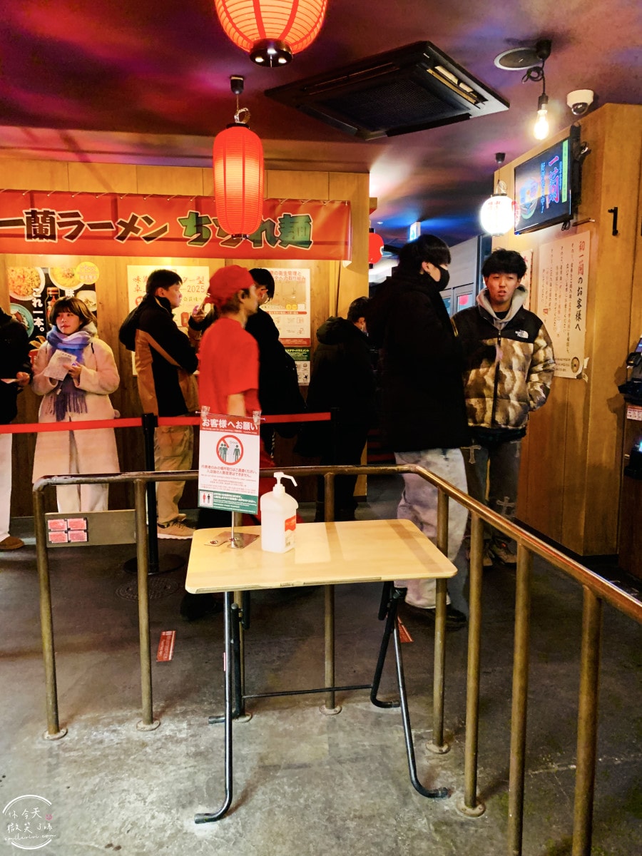 一蘭拉麵札幌薄野店∥一蘭拉麵點餐小插曲,附加雙蛋與滿滿蔥!組合獨特吃法,札幌美食推薦︱濃郁豚骨湯頭拉麵,開到凌晨4點,深夜食堂首選! - 第6張圖 一蘭拉麵
