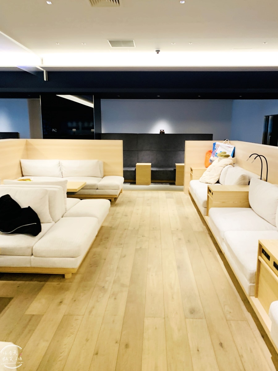 新千歲機場Royal Lounge∥北海道新千歲機場國際線貴賓室︱Royal Lounge貴賓室位置、開放時間,貴賓室完整評價︱長榮貴賓室、華航貴賓室 - 第7張圖 Royal Lounge