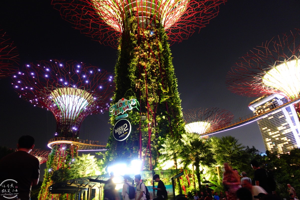 新加坡夜間最美燈光秀∥超級樹燈光秀Supertree Grove每晚19:45、20:45免費開演︱OCBC Skyway 15 分鐘極致視覺享受,超級樹燈光秀資訊全攻略,擎天樹燈光秀 - 第68張圖
