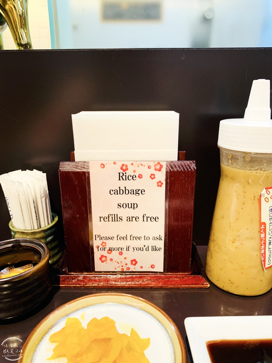 大阪梅八炸豬排定食∥份量足,白飯、湯、蔬菜免費續!60年老店的傳統美味,酥脆多汁超滿足!梅八阪急三番街,CP值爆表︱大阪梅田美食推薦 - 第20張圖 梅八