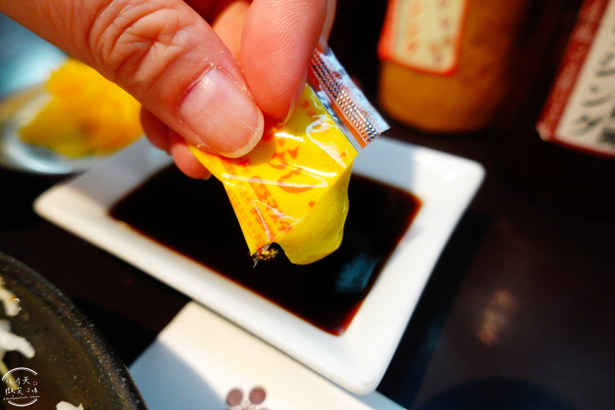 大阪梅八炸豬排定食∥份量足,白飯、湯、蔬菜免費續!60年老店的傳統美味,酥脆多汁超滿足!梅八阪急三番街,CP值爆表︱大阪梅田美食推薦 - 第19張圖 梅八