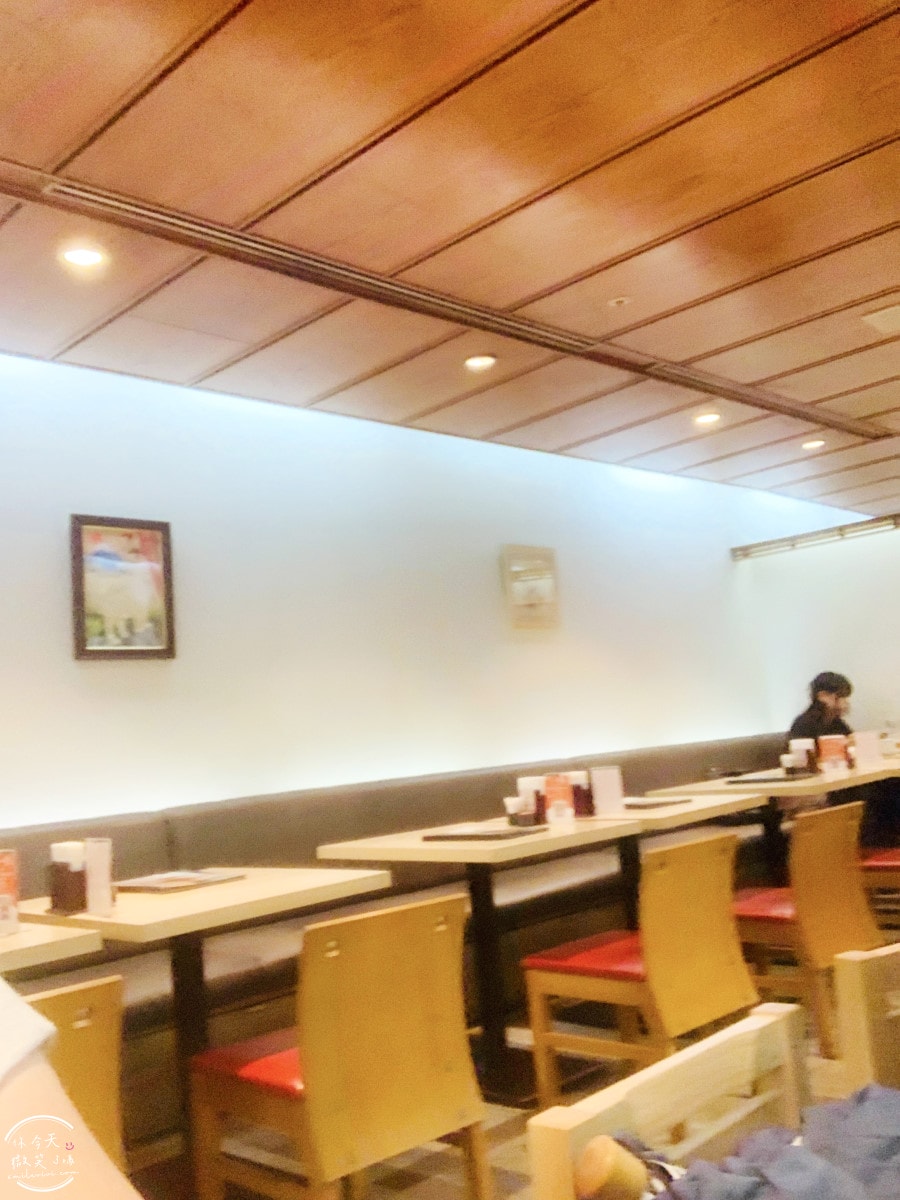 大阪梅八炸豬排定食∥份量足,白飯、湯、蔬菜免費續!60年老店的傳統美味,酥脆多汁超滿足!梅八阪急三番街,CP值爆表︱大阪梅田美食推薦 - 第7張圖 梅八