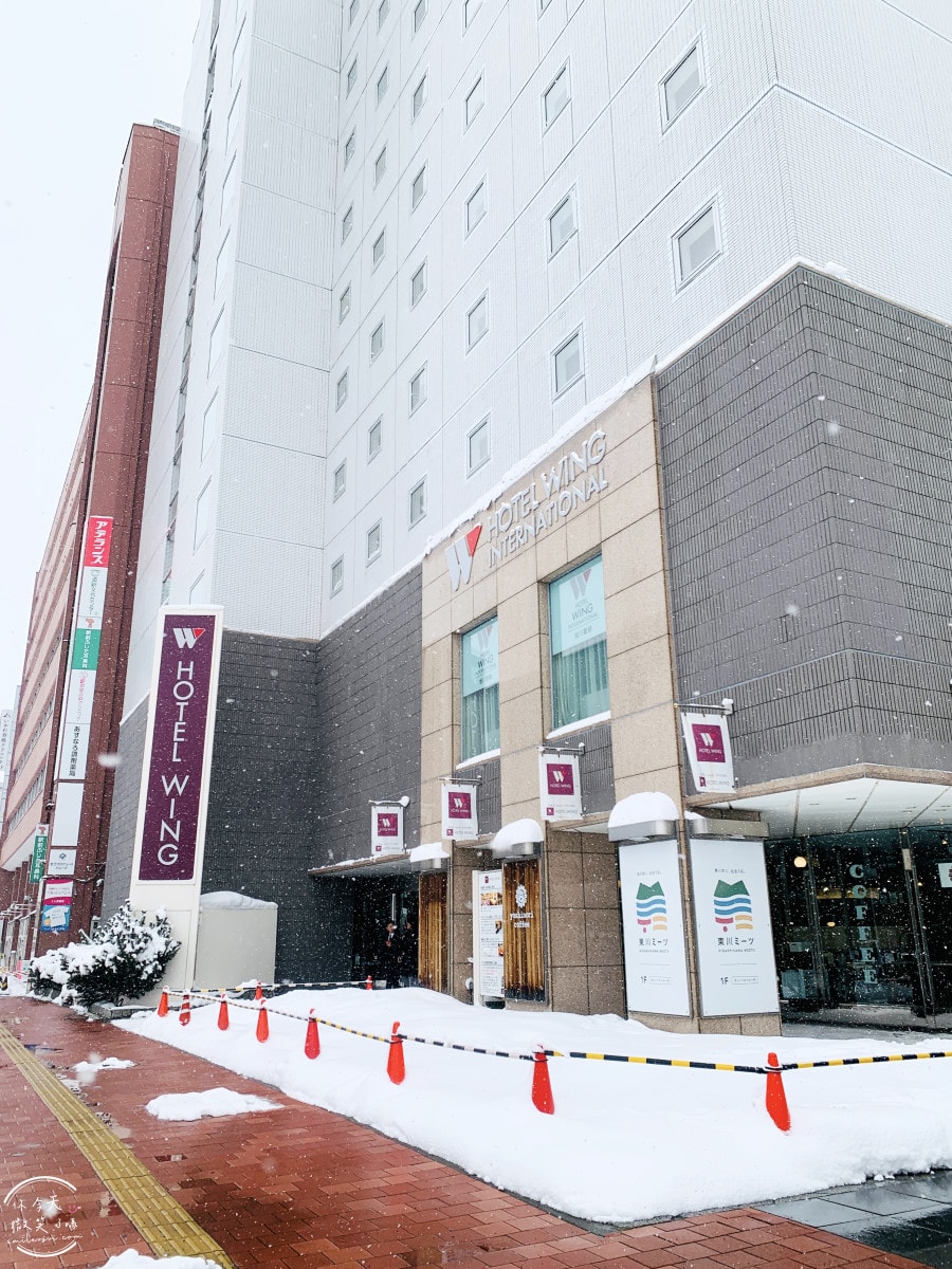 旭川住宿推薦∥WING國際飯店旭川站前(Hotel Wing旭川站前),旭川車站旁!單人房、館內設施全記錄︱交通便利、購物中心、價格優惠,CP值高日本住宿 - 第2張圖 Hotel Wing