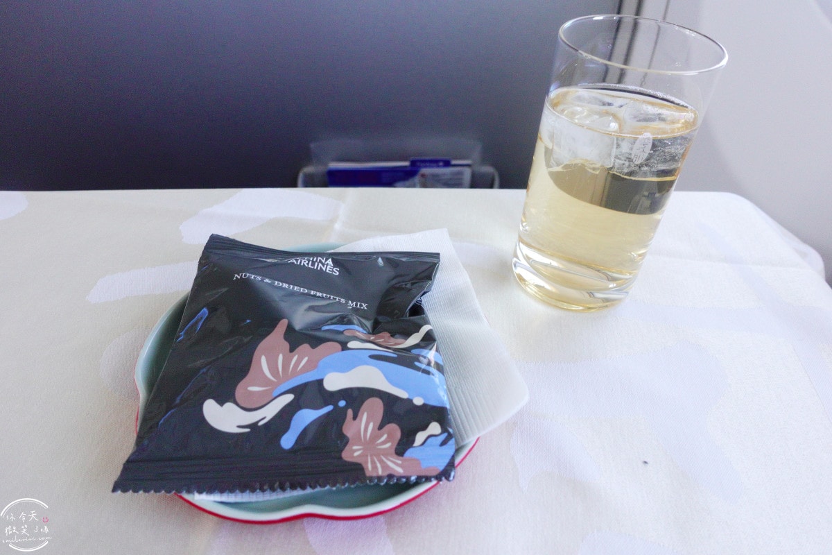 華航CI167商務艙∥大阪關西機場到高雄機場KIX-KHH︱中華航空商務艙搭乘體驗,座位、餐點、服務體驗分享︱737-800搭乘心得 - 第27張圖 CI167