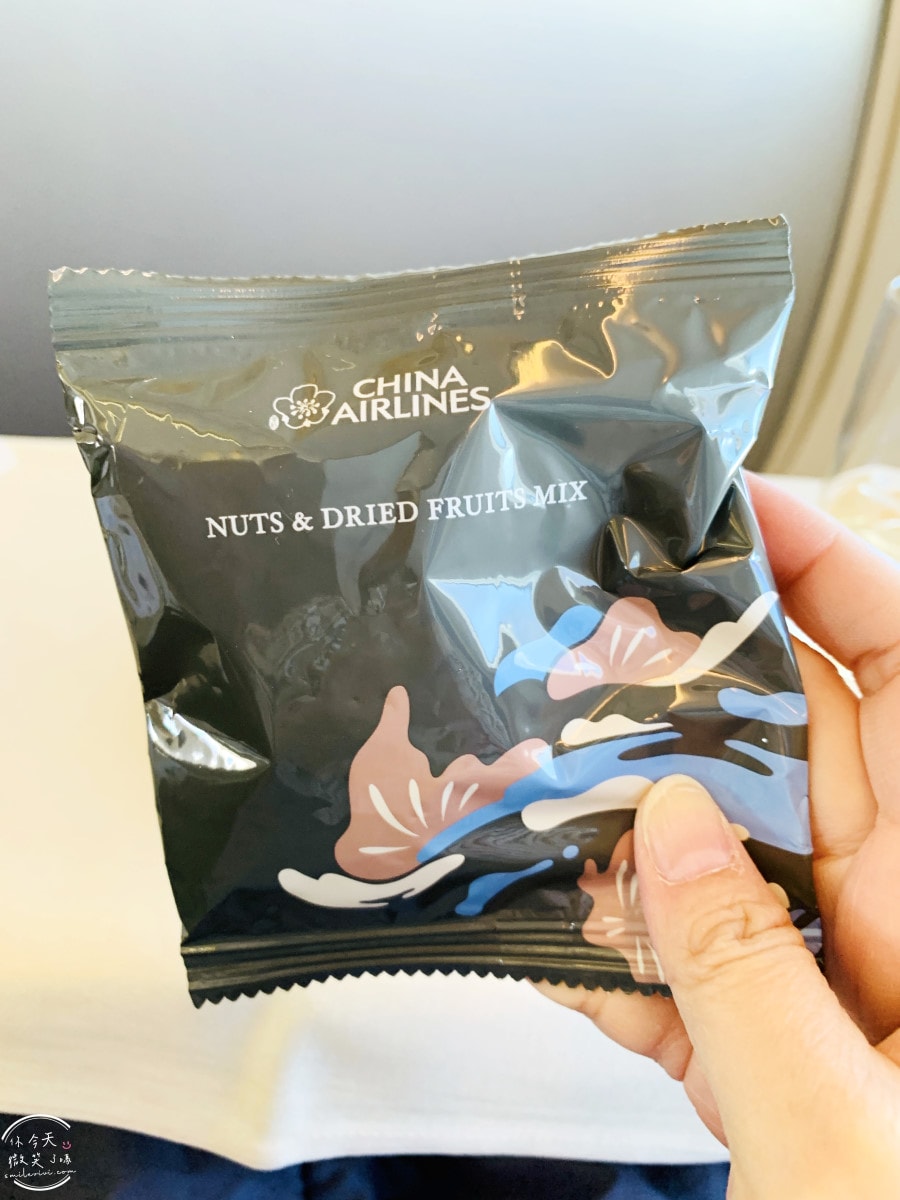 華航CI167商務艙∥大阪關西機場到高雄機場KIX-KHH︱中華航空商務艙搭乘體驗,座位、餐點、服務體驗分享︱737-800搭乘心得 - 第28張圖 CI167