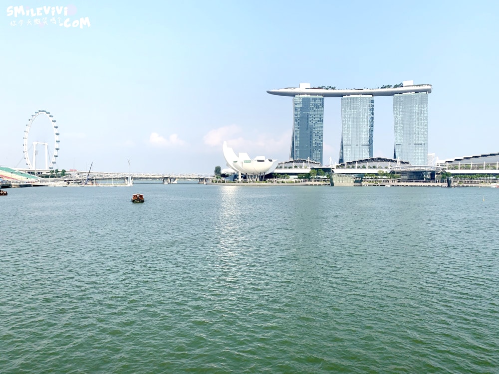 新加坡魚尾獅公園(Merlion Park)∥魚尾獅公園與雙螺旋橋(The Helix Bridge)的白天與夜晚︱魚尾獅公園光影水舞秀︱濱海灣完美路線推薦,新加坡地標這樣玩最美! - 第11張圖