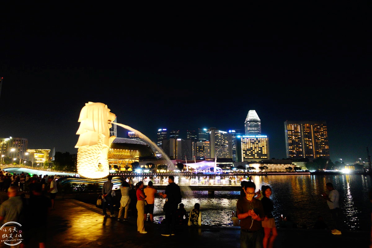 新加坡魚尾獅公園(Merlion Park)∥魚尾獅公園與雙螺旋橋(The Helix Bridge)的白天與夜晚︱魚尾獅公園光影水舞秀︱濱海灣完美路線推薦,新加坡地標這樣玩最美! - 第19張圖