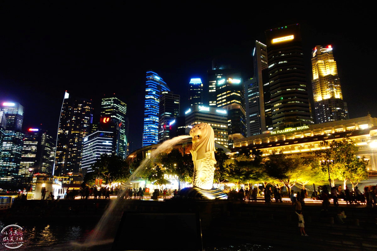 新加坡魚尾獅公園(Merlion Park)∥魚尾獅公園與雙螺旋橋(The Helix Bridge)的白天與夜晚︱魚尾獅公園光影水舞秀︱濱海灣完美路線推薦,新加坡地標這樣玩最美! - 第24張圖