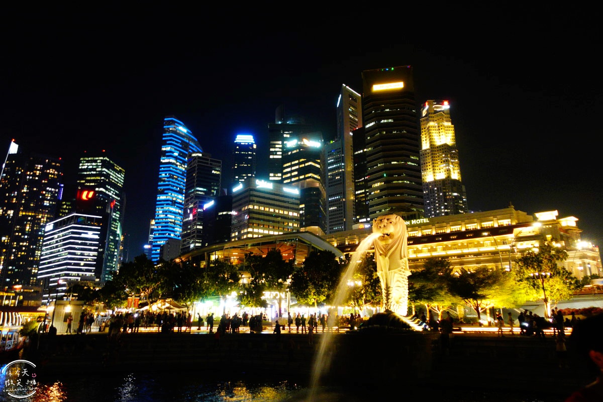 新加坡魚尾獅公園(Merlion Park)∥魚尾獅公園與雙螺旋橋(The Helix Bridge)的白天與夜晚︱魚尾獅公園光影水舞秀︱濱海灣完美路線推薦,新加坡地標這樣玩最美! - 第23張圖