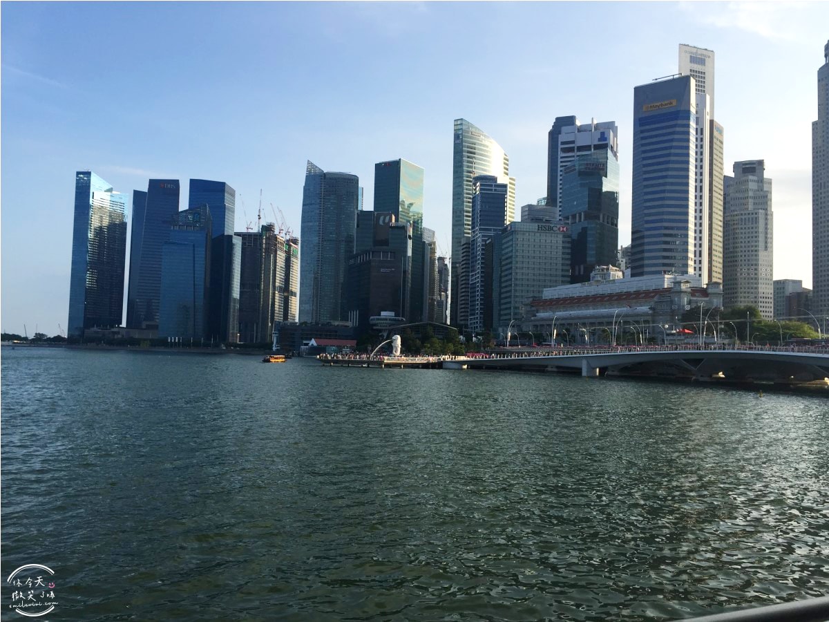 新加坡魚尾獅公園(Merlion Park)∥魚尾獅公園與雙螺旋橋(The Helix Bridge)的白天與夜晚︱魚尾獅公園光影水舞秀︱濱海灣完美路線推薦,新加坡地標這樣玩最美! - 第37張圖