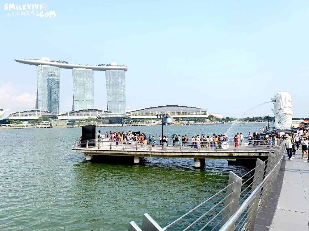 新加坡魚尾獅公園(Merlion Park)∥魚尾獅公園與雙螺旋橋(The Helix Bridge)的白天與夜晚︱魚尾獅公園光影水舞秀︱濱海灣完美路線推薦,新加坡地標這樣玩最美! - 第7張圖