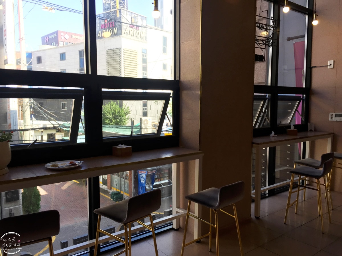 大邱東城路飯店推薦∥February Hotel 東城路二月飯店(2월호텔동성로)︱兩大床Junior Suite 房型、一大床房型︱大邱超人氣住宿、地點超讚 - 第56張圖