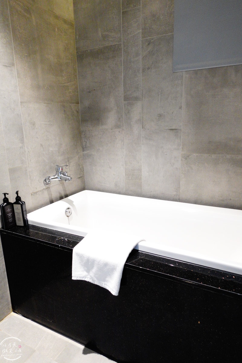 台南住宿推薦∥台南行旅 Hotel Leisure Tainan-OINN 巷弄潮旅,設計系旅店!雙人房、四人房、背包房各種房型開箱︱走路5分鐘到武聖夜市,台南中西區住宿心得 - 第51張圖