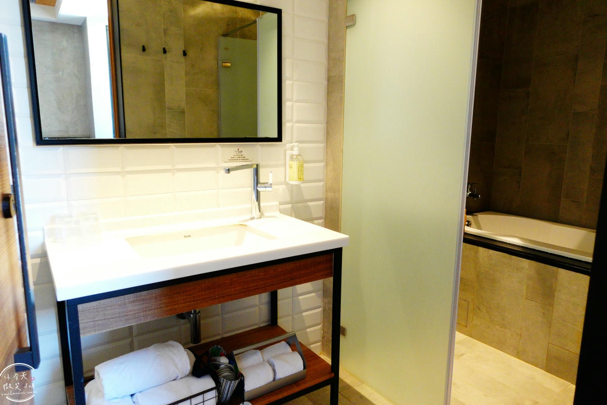台南住宿推薦∥台南行旅 Hotel Leisure Tainan-OINN 巷弄潮旅,設計系旅店!雙人房、四人房、背包房各種房型開箱︱走路5分鐘到武聖夜市,台南中西區住宿心得 - 第62張圖