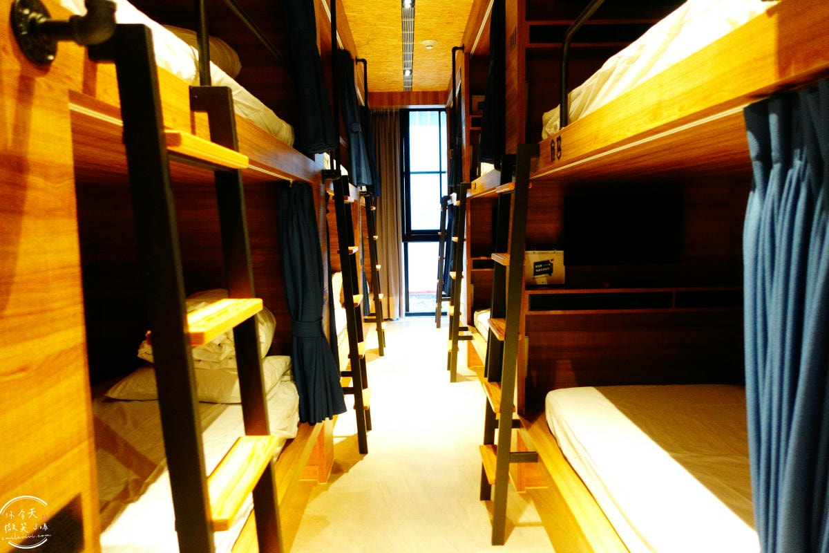 台南住宿推薦∥台南行旅 Hotel Leisure Tainan-OINN 巷弄潮旅,設計系旅店!雙人房、四人房、背包房各種房型開箱︱走路5分鐘到武聖夜市,台南中西區住宿心得 - 第70張圖