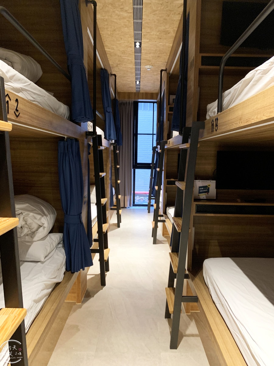 台南住宿推薦∥台南行旅 Hotel Leisure Tainan-OINN 巷弄潮旅,設計系旅店!雙人房、四人房、背包房各種房型開箱︱走路5分鐘到武聖夜市,台南中西區住宿心得 - 第77張圖