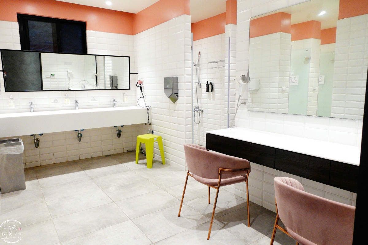 台南住宿推薦∥台南行旅 Hotel Leisure Tainan-OINN 巷弄潮旅,設計系旅店!雙人房、四人房、背包房各種房型開箱︱走路5分鐘到武聖夜市,台南中西區住宿心得 - 第86張圖