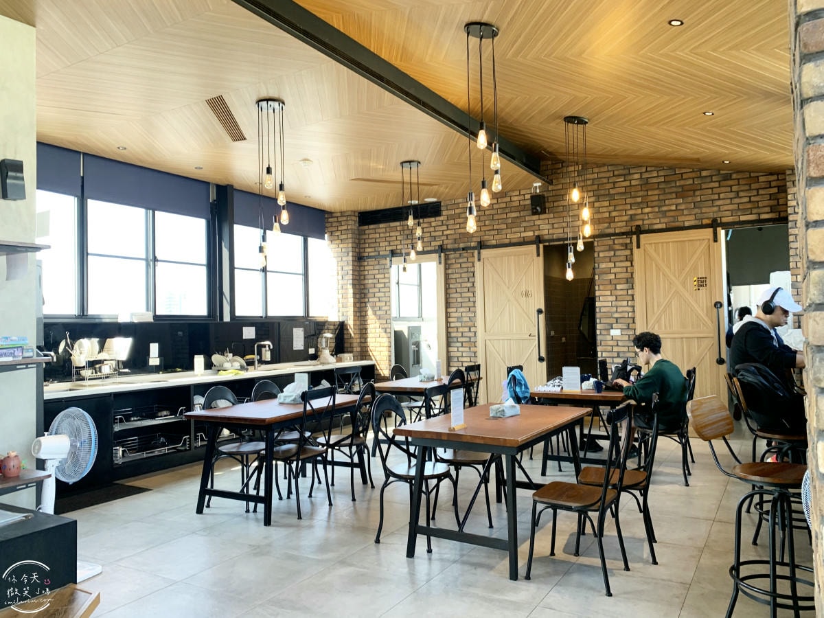 台南住宿推薦∥台南行旅 Hotel Leisure Tainan-OINN 巷弄潮旅,設計系旅店!雙人房、四人房、背包房各種房型開箱︱走路5分鐘到武聖夜市,台南中西區住宿心得 - 第92張圖