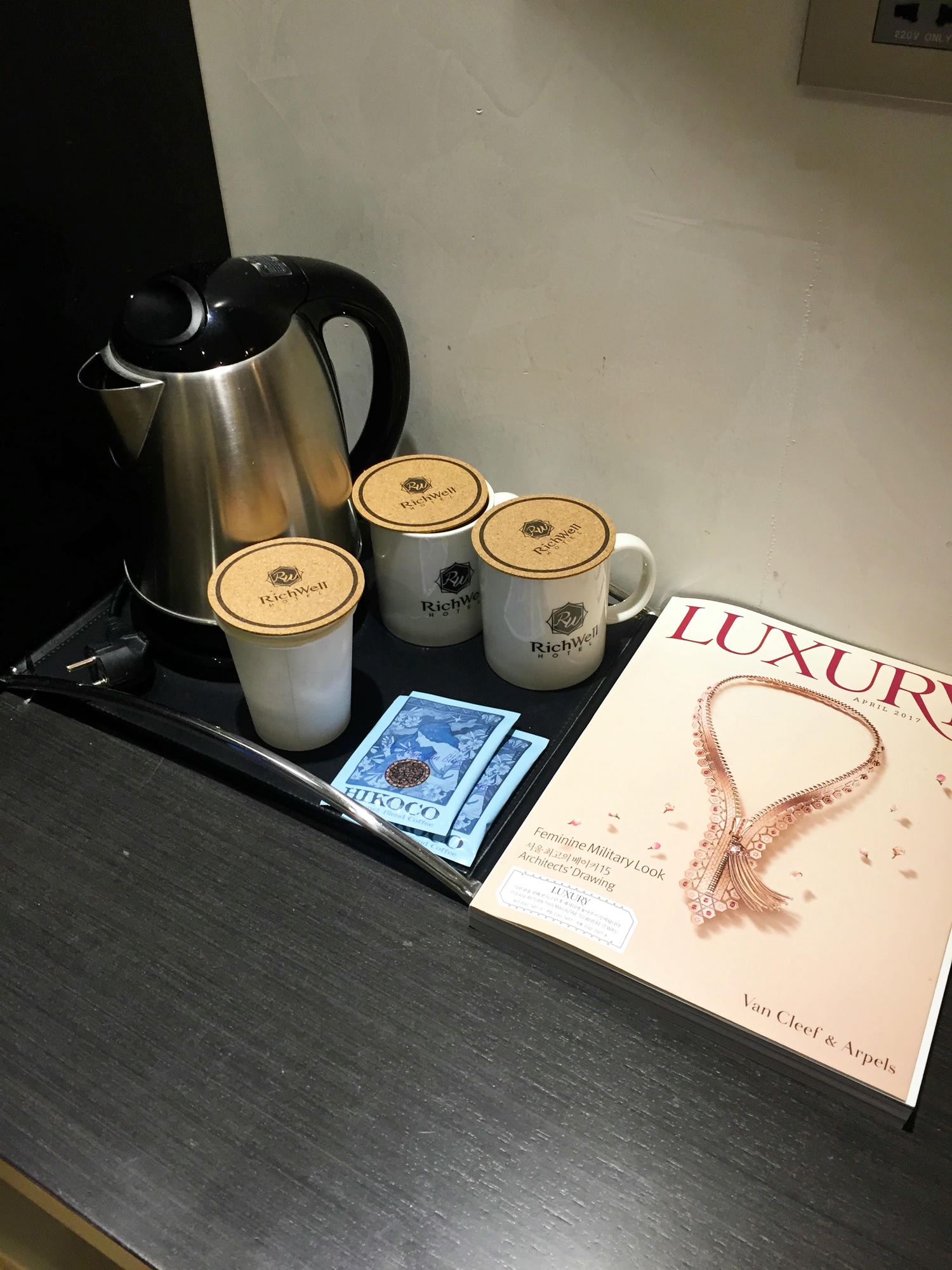 首爾江南住宿推薦∥Richwell Hotel(리치웰 호텔;瑞奇威爾飯店),不到2,000元台幣,套房一大床、兩小床房型開箱,免費咖啡︱首爾江南CP值超高飯店住宿體驗︱近首爾地鐵宣陵站、驛三站 - 第17張圖 Richwell Hotel