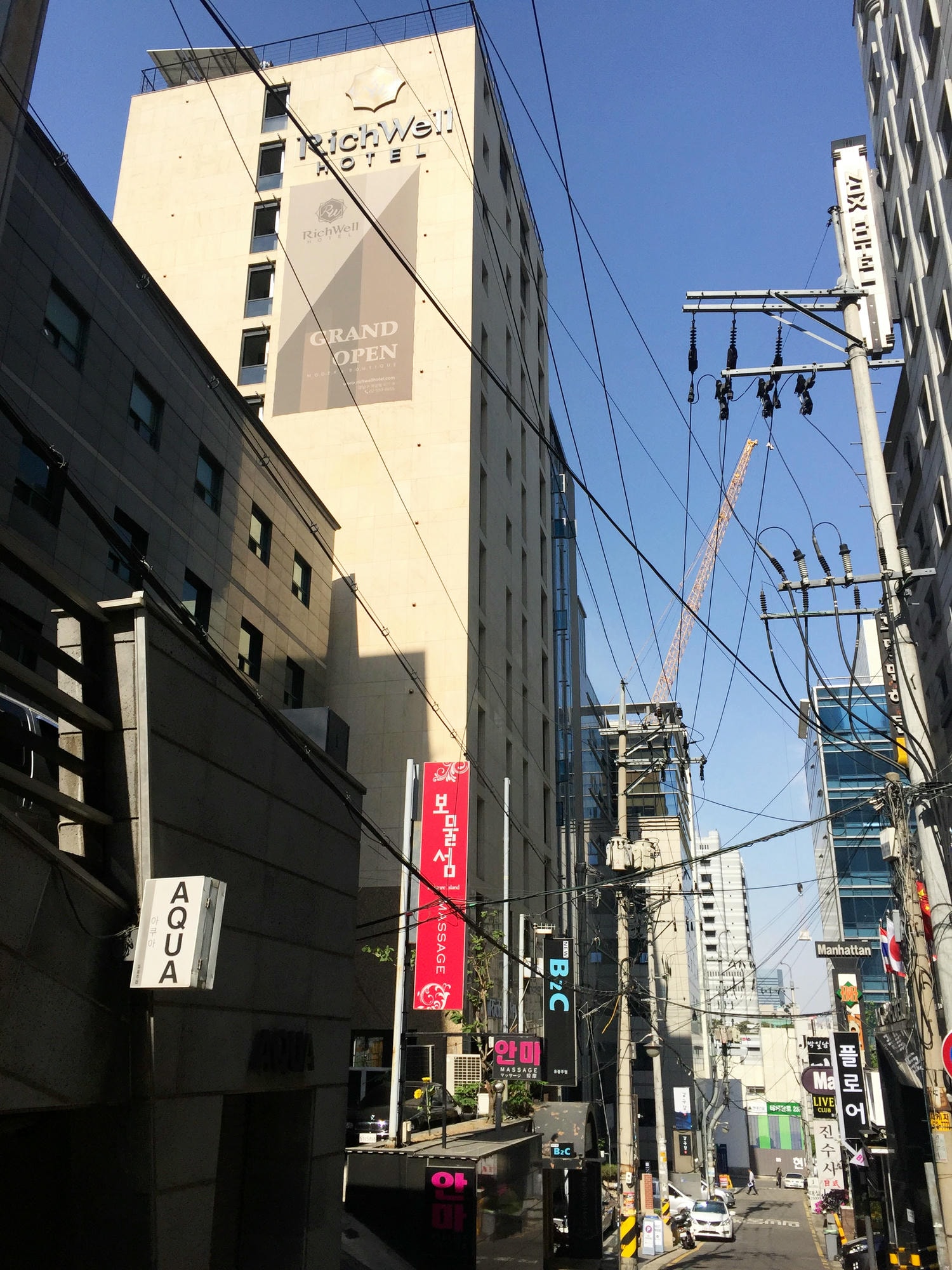 首爾江南住宿推薦∥Richwell Hotel(리치웰 호텔;瑞奇威爾飯店),不到2,000元台幣,套房一大床、兩小床房型開箱,免費咖啡︱首爾江南CP值超高飯店住宿體驗︱近首爾地鐵宣陵站、驛三站 - 第2張圖 Richwell Hotel