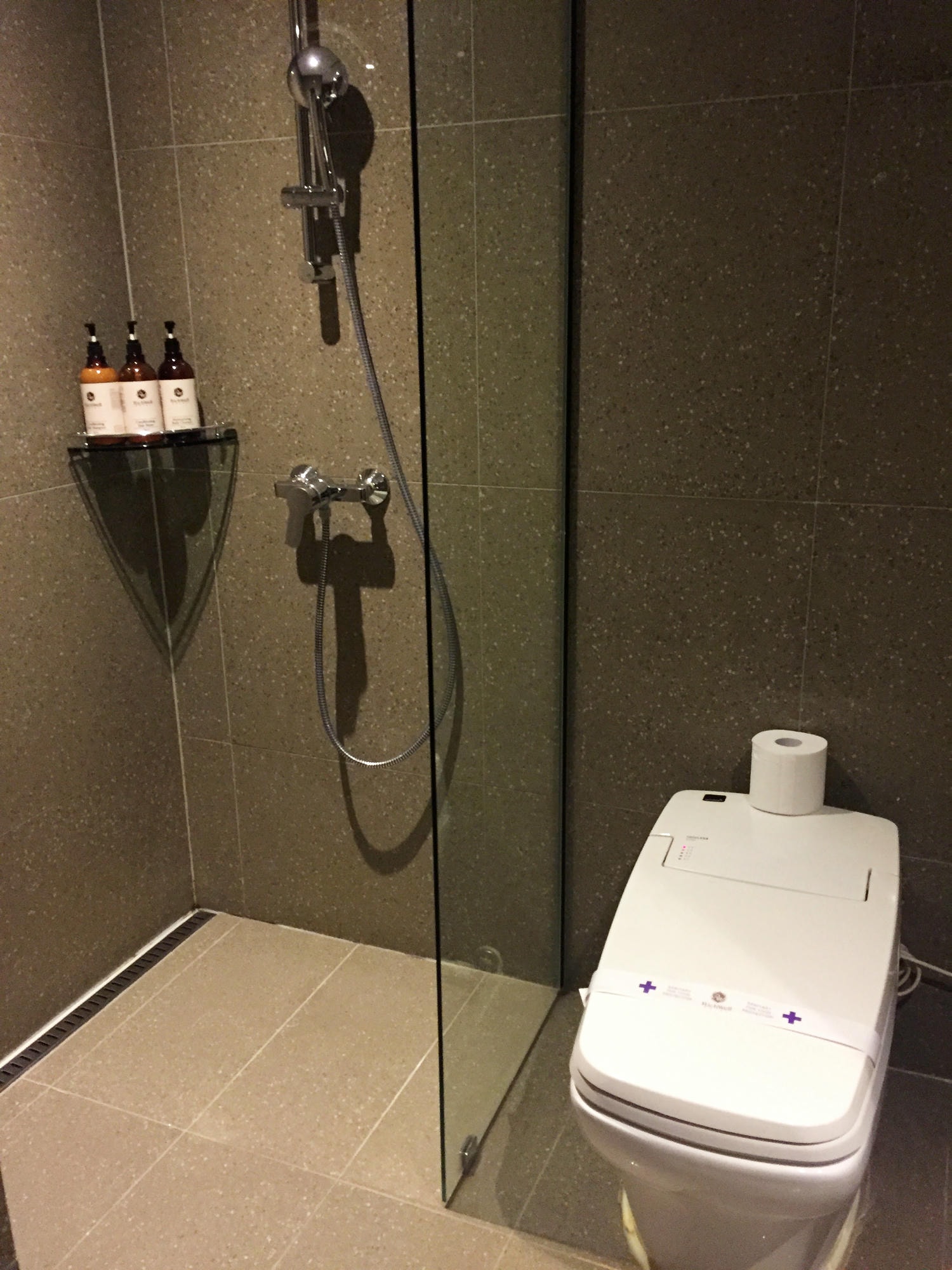首爾江南住宿推薦∥Richwell Hotel(리치웰 호텔;瑞奇威爾飯店),不到2,000元台幣,套房一大床、兩小床房型開箱,免費咖啡︱首爾江南CP值超高飯店住宿體驗︱近首爾地鐵宣陵站、驛三站 - 第24張圖 Richwell Hotel