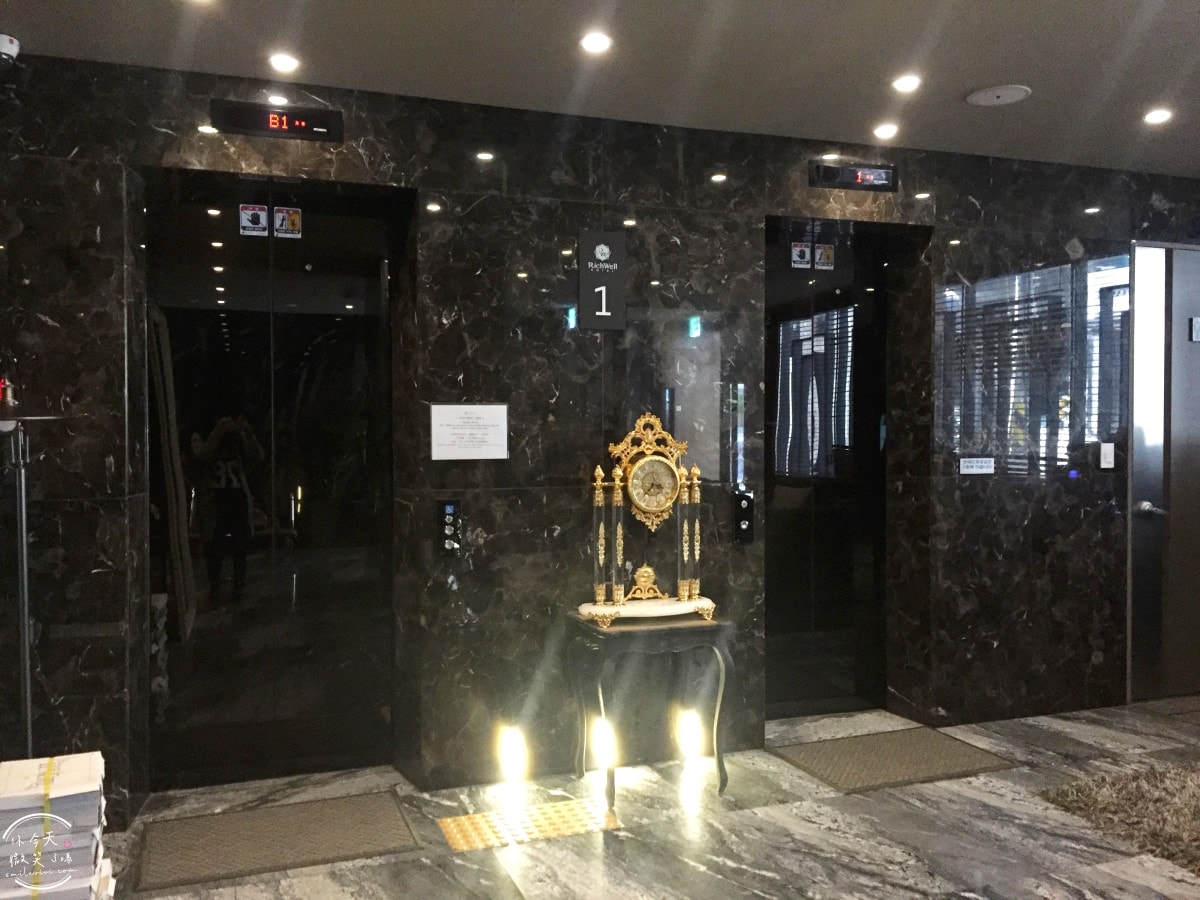 首爾江南住宿推薦∥Richwell Hotel(리치웰 호텔;瑞奇威爾飯店),不到2,000元台幣,套房一大床、兩小床房型開箱,免費咖啡︱首爾江南CP值超高飯店住宿體驗︱近首爾地鐵宣陵站、驛三站 - 第9張圖 Richwell Hotel